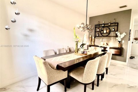 Touwnhouse à vendre à Miami, Floride: 3 chambres, 142.14 m2 № 2058442 - photo 3