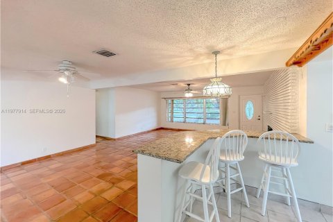 House in Plantation, Florida 3 bedrooms, 209.22 sq.m. № 2041866 - photo 22