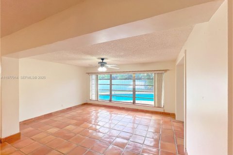 House in Plantation, Florida 3 bedrooms, 209.22 sq.m. № 2041866 - photo 24