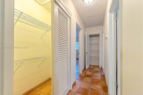 House in Plantation, Florida 3 bedrooms, 209.22 sq.m. № 2041866 - photo 30