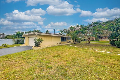 House in Plantation, Florida 3 bedrooms, 209.22 sq.m. № 2041866 - photo 5