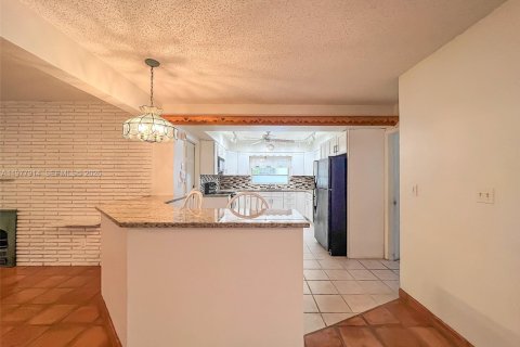 House in Plantation, Florida 3 bedrooms, 209.22 sq.m. № 2041866 - photo 13