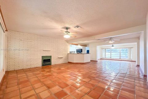 House in Plantation, Florida 3 bedrooms, 209.22 sq.m. № 2041866 - photo 12