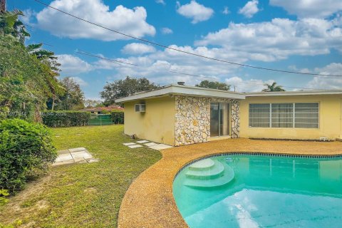 House in Plantation, Florida 3 bedrooms, 209.22 sq.m. № 2041866 - photo 2