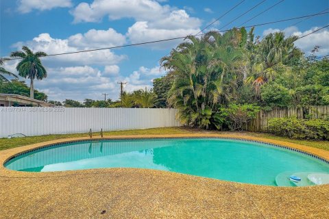 House in Plantation, Florida 3 bedrooms, 209.22 sq.m. № 2041866