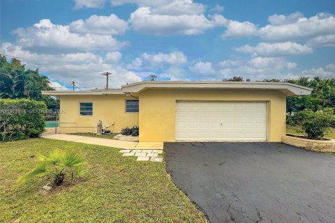 House in Plantation, Florida 3 bedrooms, 209.22 sq.m. № 2041866 - photo 8