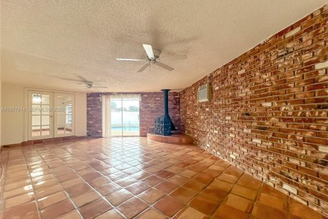 House in Plantation, Florida 3 bedrooms, 209.22 sq.m. № 2041866 - photo 28