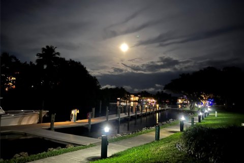 Townhouse in West Palm Beach, Florida 3 bedrooms, 140.65 sq.m. № 880823 - photo 1