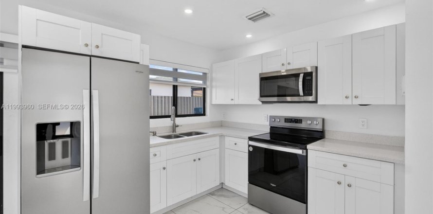 Villa ou maison à Miami, Floride 3 chambres № 2055686