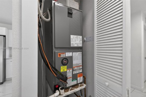 Villa ou maison à louer à Miami, Floride: 3 chambres № 2055686 - photo 14