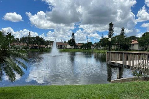 Copropriété à vendre à West Palm Beach, Floride: 2 chambres, 92.07 m2 № 1941386 - photo 1