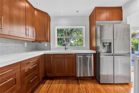House in Coral Gables, Florida 3 bedrooms, 159.79 sq.m. № 1462115 - photo 12