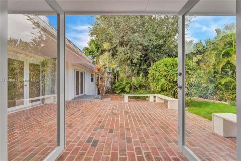 House in Coral Gables, Florida 3 bedrooms, 159.79 sq.m. № 1462115 - photo 27
