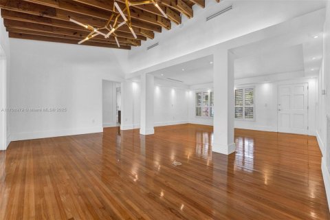House in Coral Gables, Florida 3 bedrooms, 159.79 sq.m. № 1462115 - photo 22