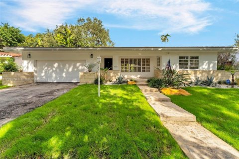 House in Coral Gables, Florida 3 bedrooms, 159.79 sq.m. № 1462115 - photo 1