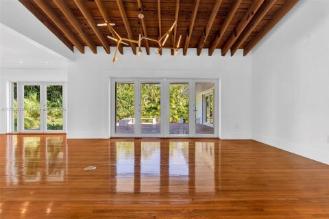 House in Coral Gables, Florida 3 bedrooms, 159.79 sq.m. № 1462115 - photo 23