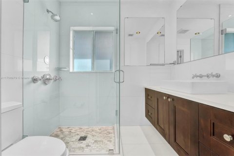 House in Coral Gables, Florida 3 bedrooms, 159.79 sq.m. № 1462115 - photo 28