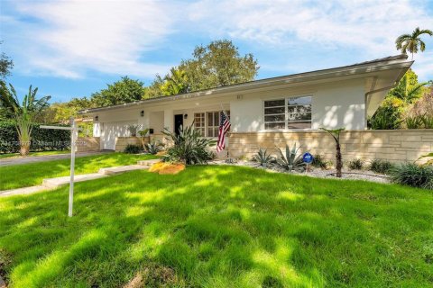 House in Coral Gables, Florida 3 bedrooms, 159.79 sq.m. № 1462115 - photo 10