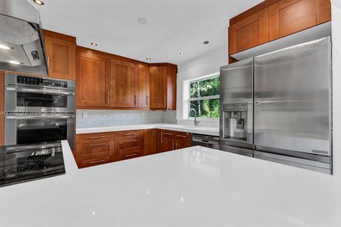 House in Coral Gables, Florida 3 bedrooms, 159.79 sq.m. № 1462115 - photo 14