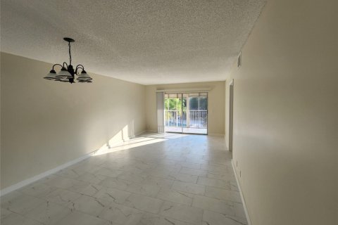 Apartamento en alquiler en Hollywood, Florida, 2 dormitorios, 111.11 m2 № 1171389 - foto 1