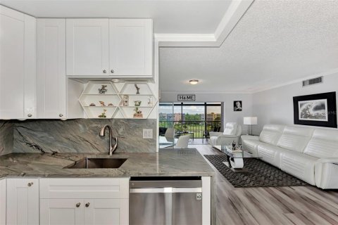 Condo in Bradenton, Florida, 2 bedrooms  № 2219298 - photo 27