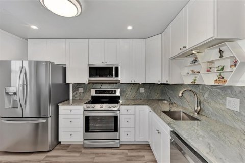 Condo in Bradenton, Florida, 2 bedrooms  № 2219298 - photo 23