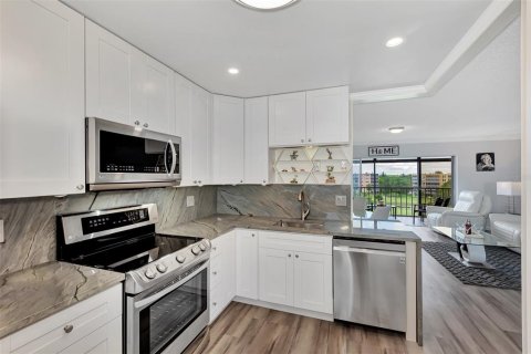 Condo in Bradenton, Florida, 2 bedrooms  № 2219298 - photo 25