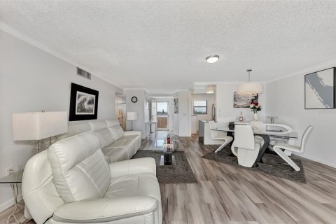Condo in Bradenton, Florida, 2 bedrooms  № 2219298 - photo 19