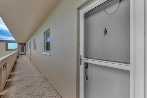 Condo in Bradenton, Florida, 2 bedrooms  № 2219298 - photo 9
