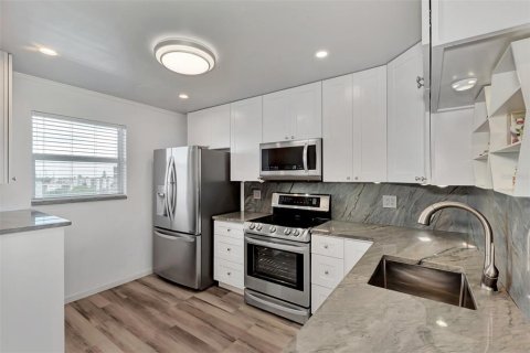 Condo in Bradenton, Florida, 2 bedrooms  № 2219298 - photo 22