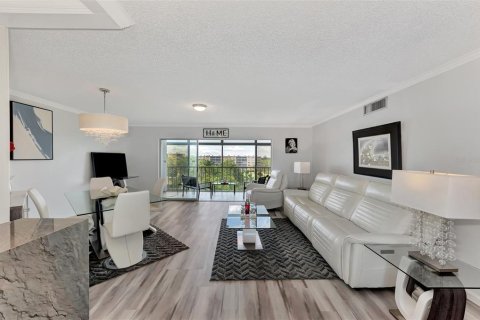 Condo in Bradenton, Florida, 2 bedrooms  № 2219298 - photo 13