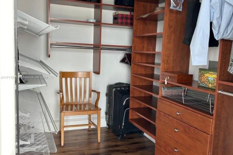 Снять в аренду кондоминиум в Майами-Бич, Флорида 2 спальни, 139.35м2, № 1958532 - фото 25