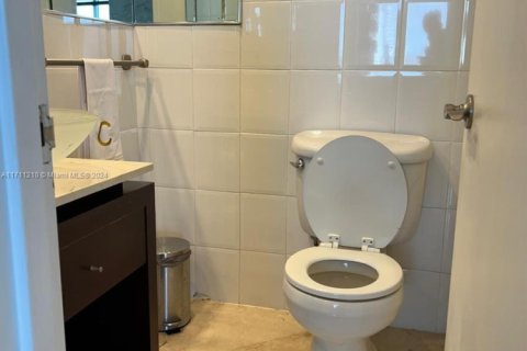 Снять в аренду кондоминиум в Майами-Бич, Флорида 2 спальни, 139.35м2, № 1958532 - фото 16