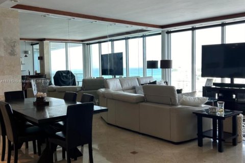 Снять в аренду кондоминиум в Майами-Бич, Флорида 2 спальни, 139.35м2, № 1958532 - фото 4