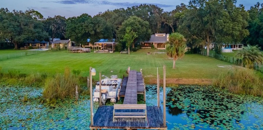House in Salt Springs, Florida 3 bedrooms, 163.6 sq.m. № 2127655