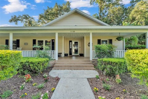 House in Bartow, Florida 3 bedrooms, 197.51 sq.m. № 2210535 - photo 2
