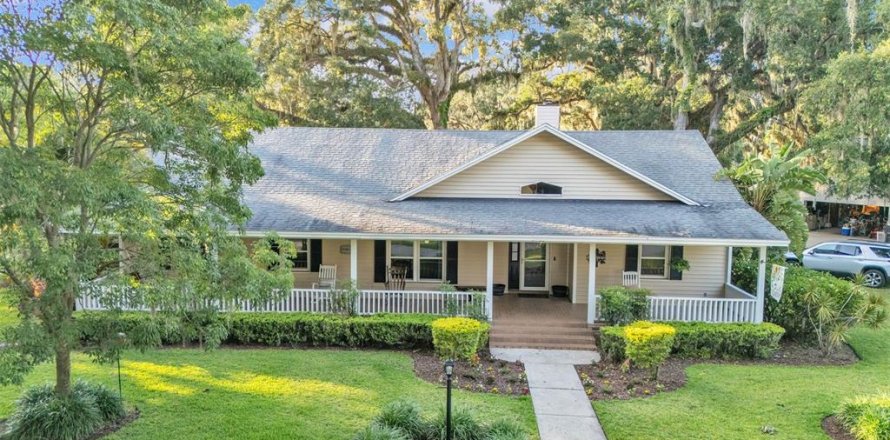 House in Bartow, Florida 3 bedrooms, 197.51 sq.m. № 2210535