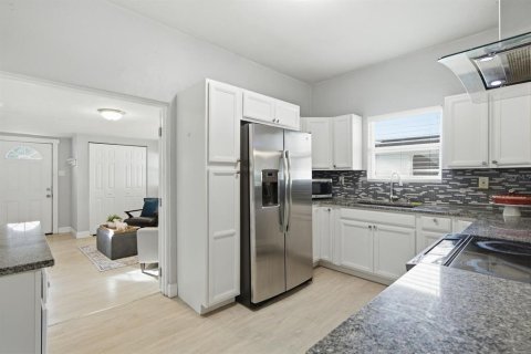 Villa ou maison à vendre à Tampa, Floride: 3 chambres, 133.13 m2 № 2138191 - photo 5