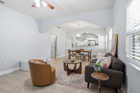 Villa ou maison à vendre à Tampa, Floride: 3 chambres, 133.13 m2 № 2138191 - photo 8