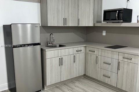 Immobilier commercial à louer à Miami, Floride: 1 chambre, 117.89 m2 № 1820386 - photo 2