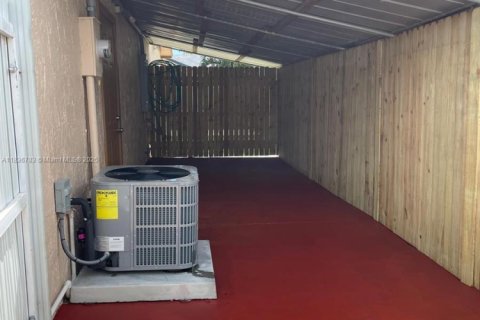 Immobilier commercial à louer à Miami, Floride: 1 chambre, 117.89 m2 № 1820386 - photo 10