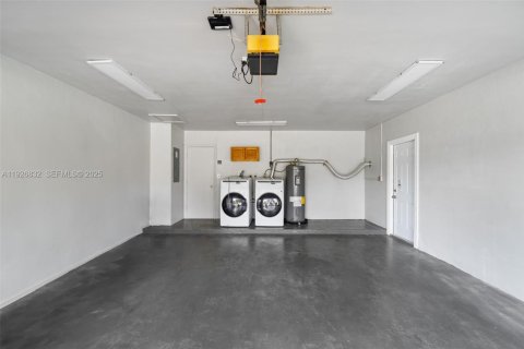 Снять в аренду виллу или дом в Окленд-Парк, Флорида 3 спальни, 139.35м2, № 1985781 - фото 25