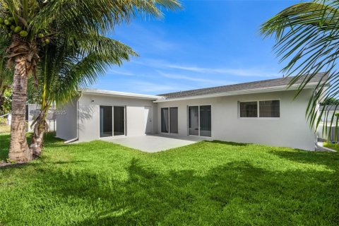 Снять в аренду виллу или дом в Окленд-Парк, Флорида 3 спальни, 139.35м2, № 1985781 - фото 28