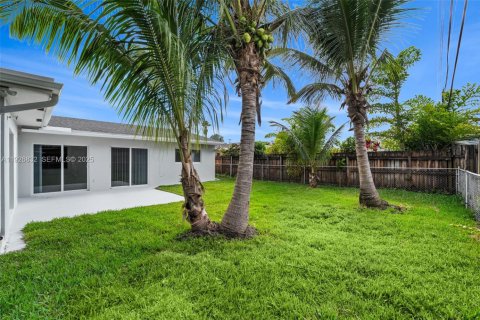 Снять в аренду виллу или дом в Окленд-Парк, Флорида 3 спальни, 139.35м2, № 1985781 - фото 29