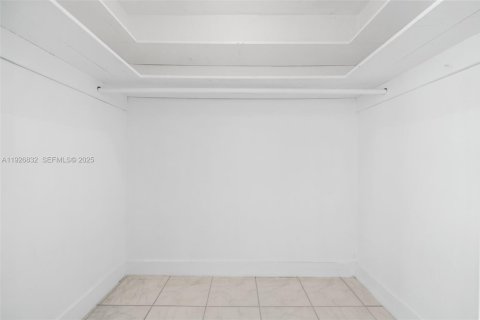 Снять в аренду виллу или дом в Окленд-Парк, Флорида 3 спальни, 139.35м2, № 1985781 - фото 19