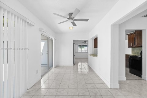 Снять в аренду виллу или дом в Окленд-Парк, Флорида 3 спальни, 139.35м2, № 1985781 - фото 8