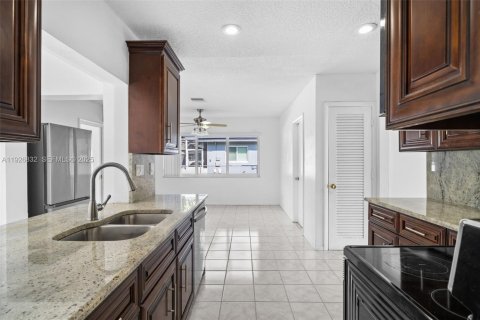 Снять в аренду виллу или дом в Окленд-Парк, Флорида 3 спальни, 139.35м2, № 1985781 - фото 12