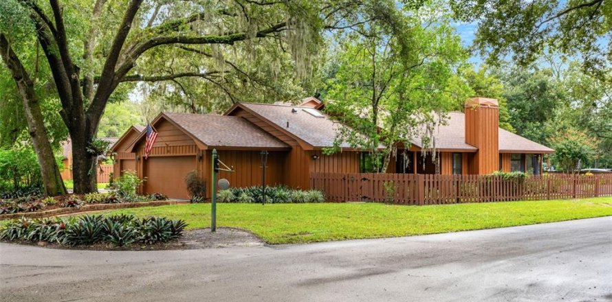 House in Oviedo, Florida 3 bedrooms, 173.17 sq.m. № 1900032