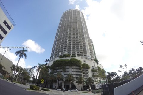 Condominio en venta en Miami, Florida, 1 dormitorio, 73.49 m2 № 1860006 - foto 1