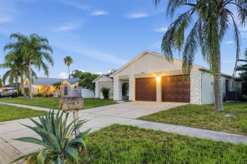 Casa en Holiday, Florida 3 dormitorios, 149.85 m2 № 2388836